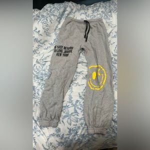 Love junkie kids sweatpants gray